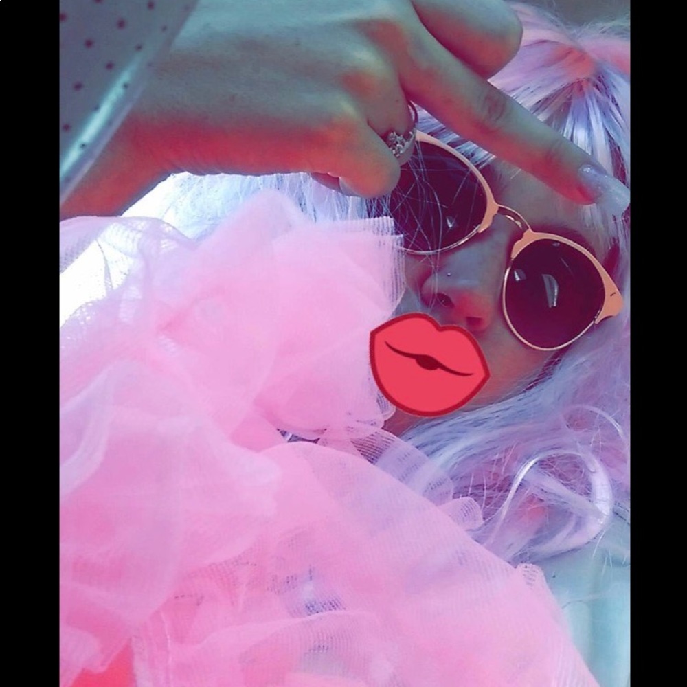 Meet your Posher, Elle